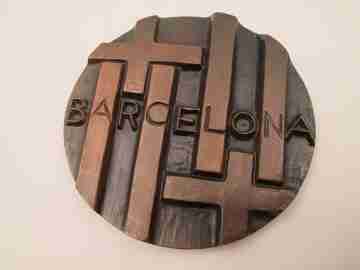 Medalla de cobre ciudad de Barcelona. Alto relieve. Subirach. FNMT, 1973
