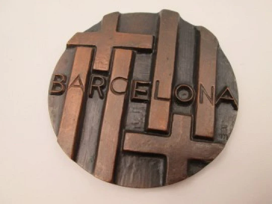 Medalla de cobre ciudad de Barcelona. Alto relieve. Subirach. FNMT, 1973