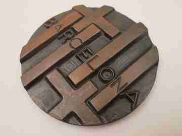 Medalla de cobre ciudad de Barcelona. Alto relieve. Subirach. FNMT, 1973