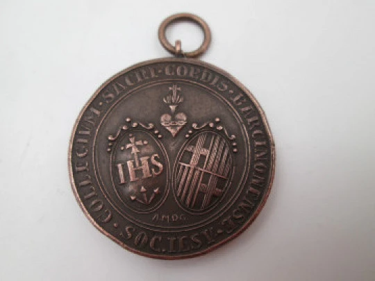 Medalla de cobre. Colegio Sagrado Corazón de Barcelona. Asa y argolla. 1950. España