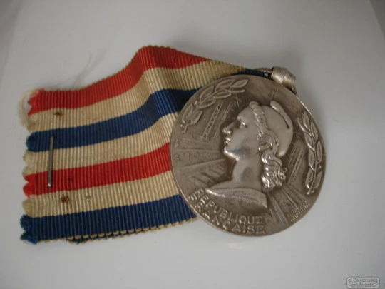 Medalla de honor. Ferrocarriles. Años 60. Francia. Plata. Relieve