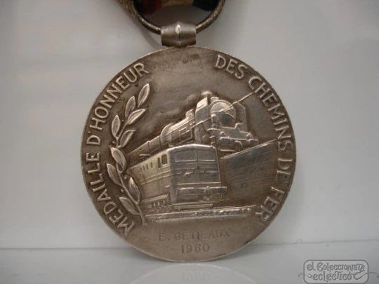 Medalla de honor. Ferrocarriles. Años 60. Francia. Plata. Relieve