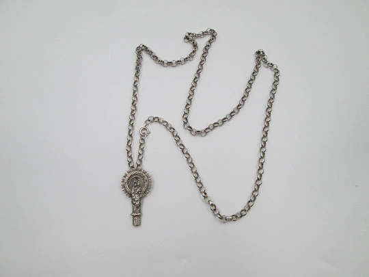 Medalla de plata Virgen del Pilar con cadena de eslabones abiertos. España. 1950