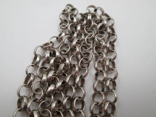 Medalla de plata Virgen del Pilar con cadena de eslabones abiertos. España. 1950