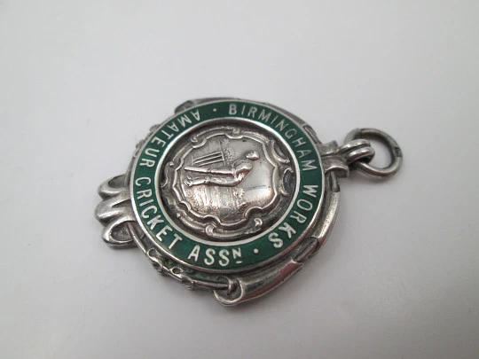 Medalla deportiva colgante. Asociación Críquet Amateur. Plata ley y esmalte. A.S.&Co. 1934