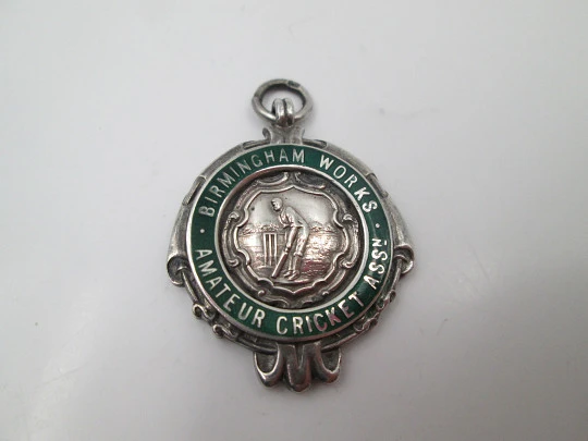 Medalla deportiva colgante. Asociación Críquet Amateur. Plata ley y esmalte. A.S.&Co. 1934