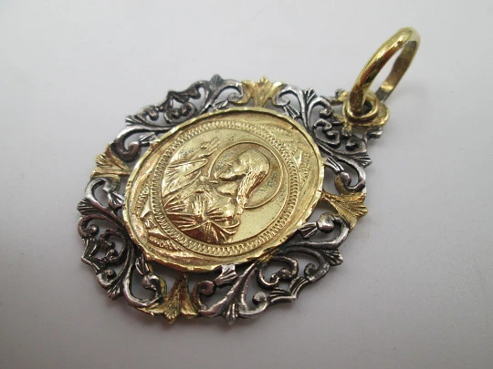 Medalla escapulario de la Virgen del Carmen y el Sagrado Corazón. Cerco calado. 1970 Medalla escapulario de la Virgen del Carmen y el Sagrado Corazón. Cerco calado. 1970