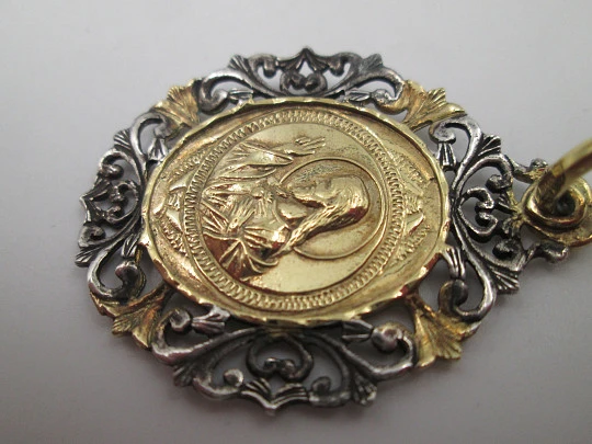 Medalla escapulario de la Virgen del Carmen y el Sagrado Corazón. Cerco calado. 1970 Medalla escapulario de la Virgen del Carmen y el Sagrado Corazón. Cerco calado. 1970