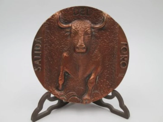 Medalla FNMT tauromaquia 'Salida del Toro'. Alto relieve. Manolo Prieto, 1963