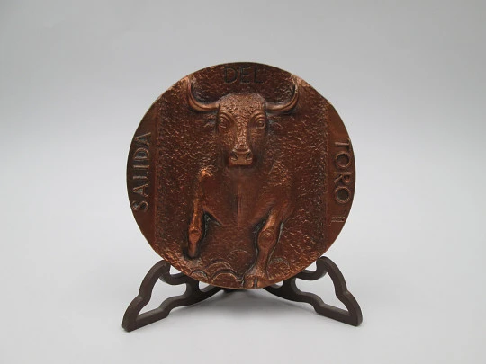 Medalla FNMT tauromaquia 'Salida del Toro'. Alto relieve. Manolo Prieto, 1963