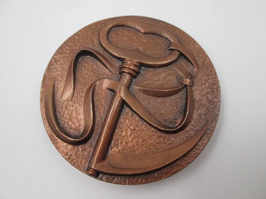 Medalla FNMT tauromaquia 'Salida del Toro'. Alto relieve. Manolo Prieto, 1963