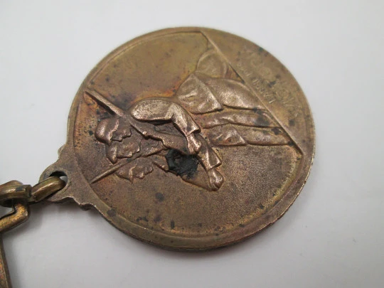Medalla Guerra Civil en bronce con broche bandera. Alzamiento Nacional y Victoria. 1940 Medalla Guerra Civil en bronce con broche bandera. Alzamiento Nacional y Victoria. 1940