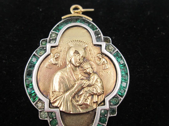 Medalla lobulada art deco Virgen con Niño. Oro amarillo y plata ley. Gemas verdes. 1940