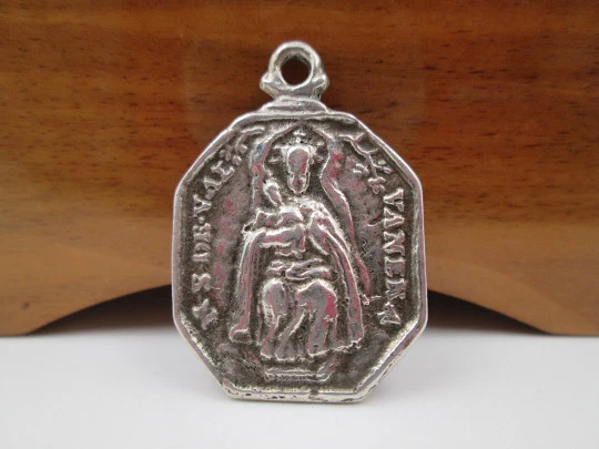 Medalla Nuestra Señora de Valvanera. Plata de ley. Asa. Forma octogonal. España. 1900