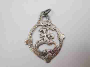 Medalla plana calada Santiago Matamoros. Plata de ley. Asa y argolla. Siglo XIX. España