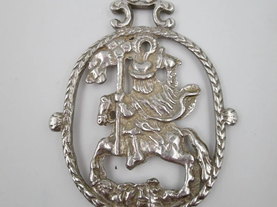 Medalla plata Santiago Apóstol (matamoros). Conchas y cerco de espigas. Siglo XVIII