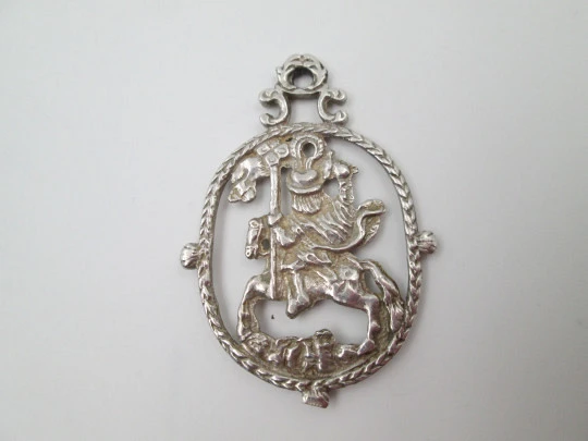 Medalla plata Santiago Apóstol (matamoros). Conchas y cerco de espigas. Siglo XVIII