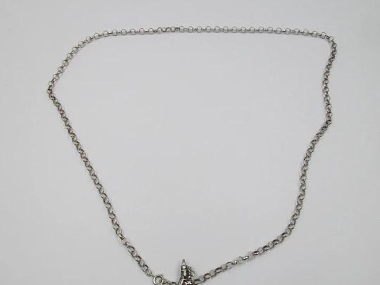 Medalla plata Virgen con Niño y manto calado. Cadena eslabones abiertos. 1950