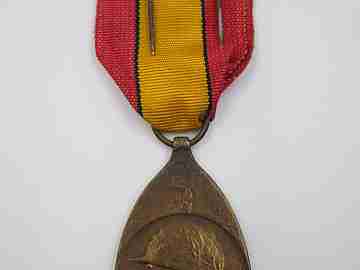 Medalla Primera Guerra Mundial. Bronce. Bélgica. 1919. Banda tela