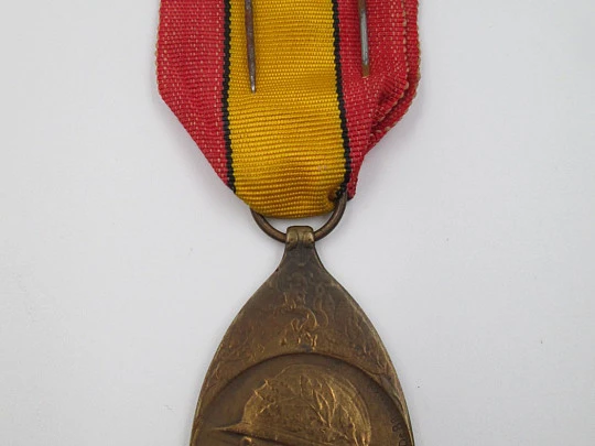 Medalla Primera Guerra Mundial. Bronce. Bélgica. 1919. Banda tela