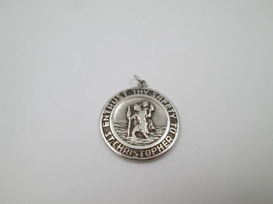 Medalla San Cristóbal. Plata de ley. Georg Jensen. Alto relieve. Asa y argolla. 1930