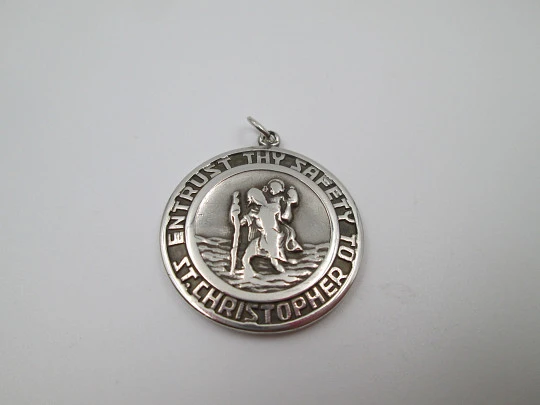 Medalla San Cristóbal. Plata de ley. Georg Jensen. Alto relieve. Asa y argolla. 1930