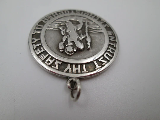 Medalla San Cristóbal. Plata de ley. Georg Jensen. Alto relieve. Asa y argolla. 1930