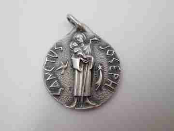 Medalla San José con el niño . Plata de ley 925. Alto relieve. España. 1970
