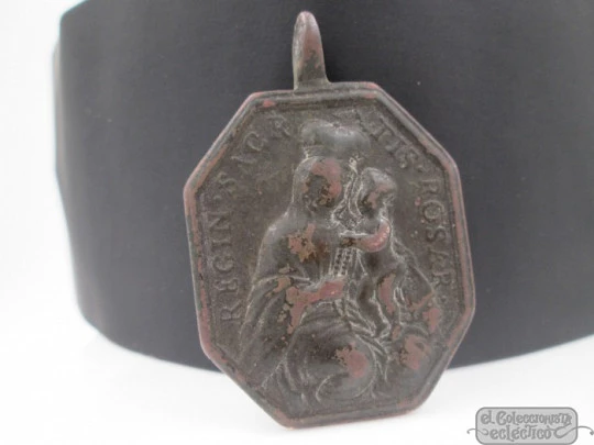Medalla Santo Domingo de Soria y Virgen del Rosario. Siglo XVIII. Bronce