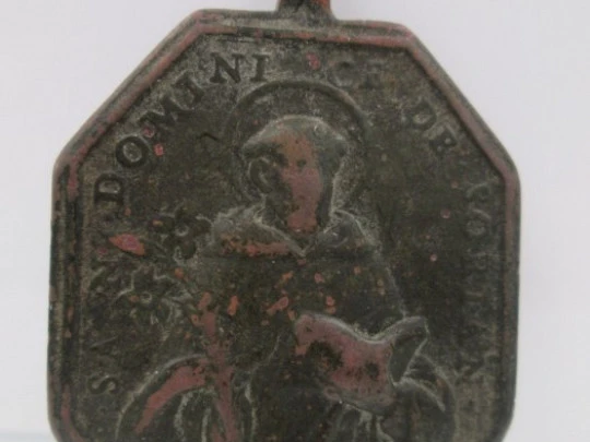 Medalla Santo Domingo de Soria y Virgen del Rosario. Siglo XVIII. Bronce