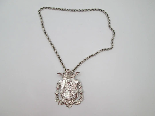 Medalla Virgen del Rocío con cordón a juego. Plata de ley 925. España. 1990