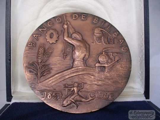 Medalla. 125 Aniversario del Banco de Bilbao. Bronce patinado