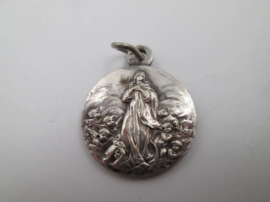 Medallas religiosas plata de ley. Sagrado Corazón de Jesús y Virgen Media Luna. 1920 Medallas religiosas plata de ley. Sagrado Corazón de Jesús y Virgen Media Luna. 1920