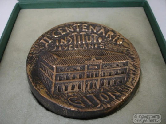 Medallón bronce. II Centenario del Real Instituto Jovellanos. Gijón