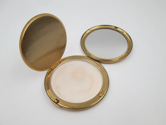 Melissa powder compact. Gold plated and mother-of-pearl ornaments. England. 1950's