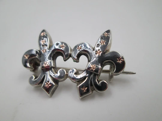 Men's blued sterling silver pin brooch. Gold stars details. Fleurs de lis. 1950's