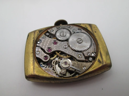 Men's dress wristwatch. 9 karat gold. Rectangular case. Swiss. 1940's