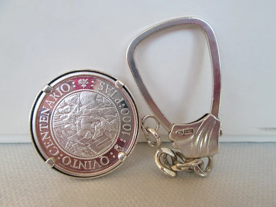 Men's keychain. Sterling silver. 1.000 pesetas coin V Centenary. 1989