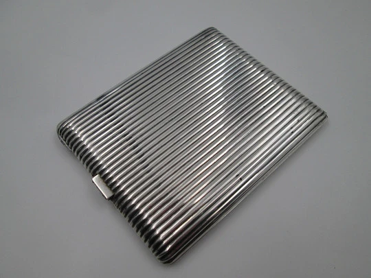Men's rectangular cigarette case. Sterling silver. Sapphires clasp. Ribbed design. 1950's