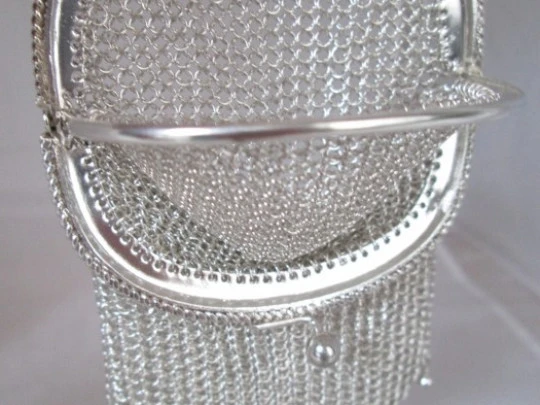 Mesh 800 silver purse. 1930's. Curve frame. Balls clasp. Europe