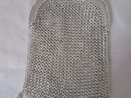 Mesh 800 silver purse. 1930's. Curve frame. Balls clasp. Europe