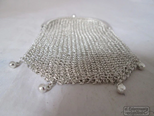 Mesh 800 silver purse. 1930's. Curve frame. Balls clasp. Europe