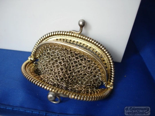 Mesh 800 vermeil silver purse. 1920 Curve frame. Balls clasp. France