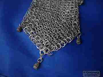 Mesh silver purse. Curve ornate frame. 1920. Push button clasp