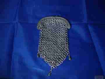 Mesh silver purse. Curve ornate frame. 1920. Push button clasp
