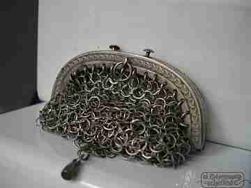 Mesh silver purse. Curve ornate frame. 1920. Push button clasp