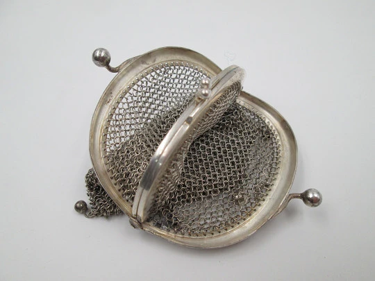 Mesh sterling silver double purse. 1940's. Balls clasp. Europe