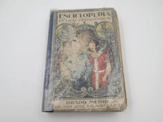 Middle Grade Encyclopedia. Dalmáu Carles publisher. Hard covers. 700 engravings. 1944