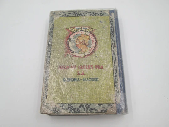 Middle Grade Encyclopedia. Dalmáu Carles publisher. Hard covers. 700 engravings. 1944