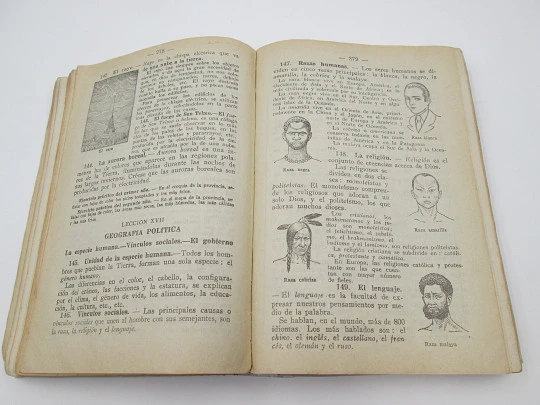 Middle Grade Encyclopedia. Dalmáu Carles publisher. Hard covers. 700 engravings. 1944